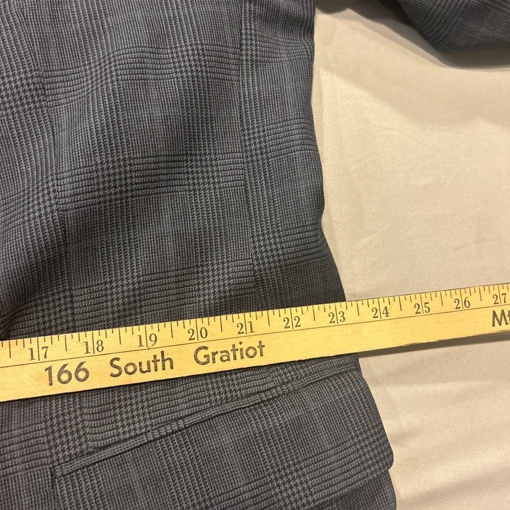 Jos A Bank 48 R Sport Coat 100% Wool Gray Glen Plaid Two Button‎ Lined Vented